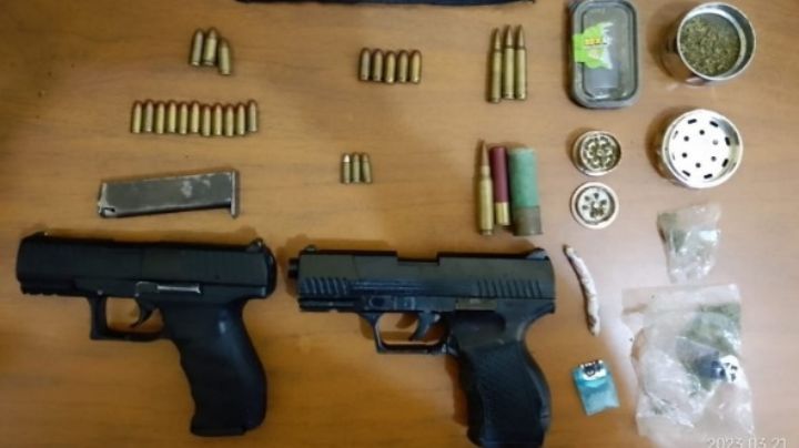 Enfurece a Alcaldesa de Moroleón operativo: detienen a juez calificador con armas y droga