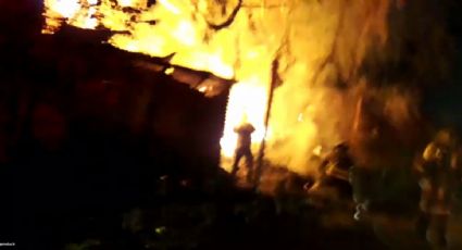 VIDEO: Se registra fuerte incendio en una bodega de material reciclable en Tlalpan