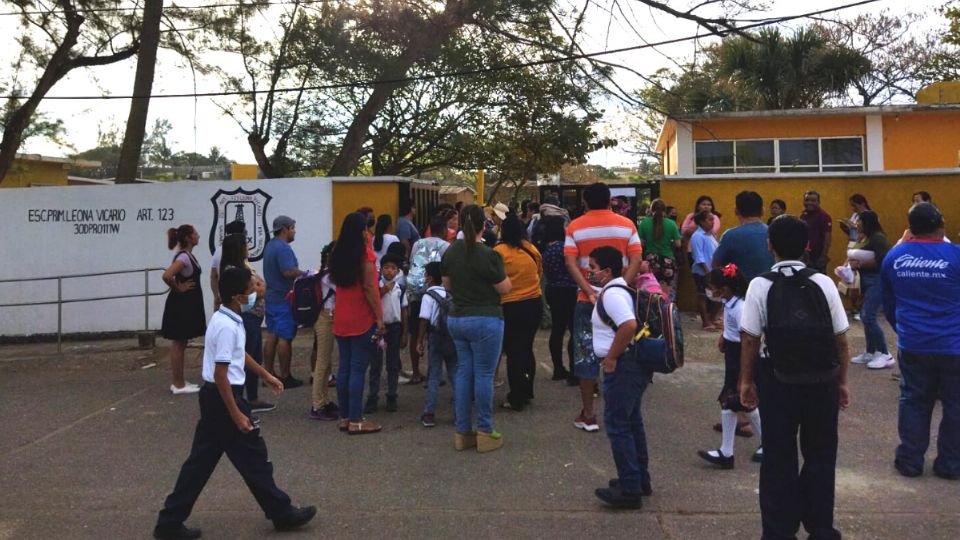En el sur de Veracruz, suspenden clases por olor a amoniaco