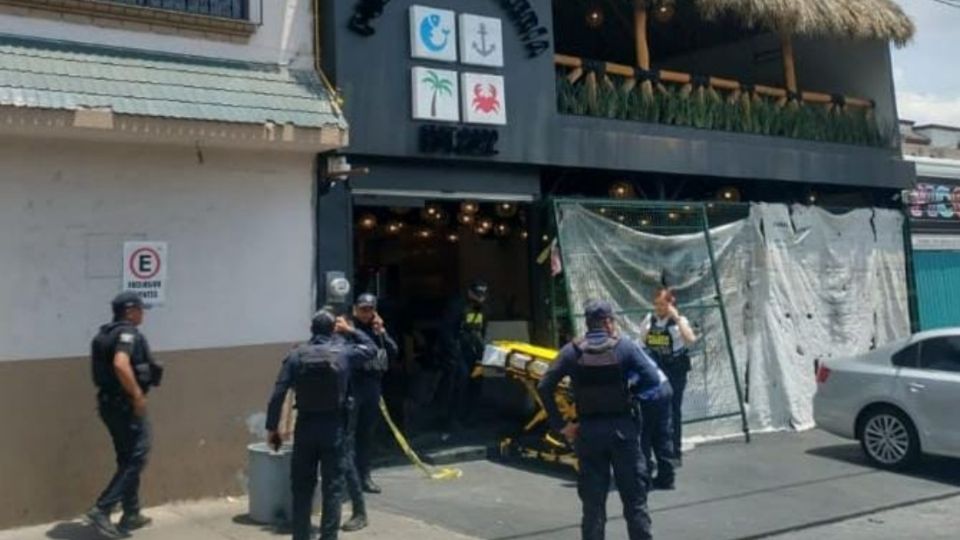 El ataque ocurrió dentro del restaurante “Puerto Aguachilería”, ubicado sobre la calle Alcázar de Chapultepec de la colonia Chapultepec Oriente