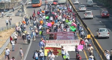 Bloqueo causa caos en la México-Cuernavaca; campesinos protestan y afectan a vacacionistas