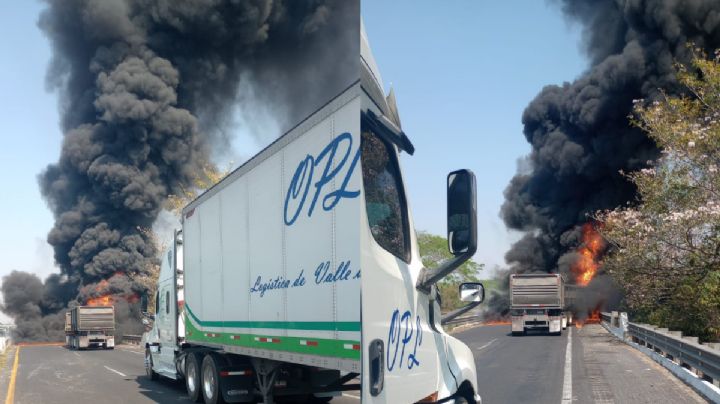Cierran tramo de autopista La Tinaja-Isla por incendio de tractocamiones