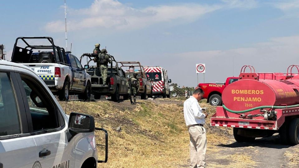 Unidades de auxilio de la Cruz Roja Mexicana atendieron un fuga de combustible en carretera federal