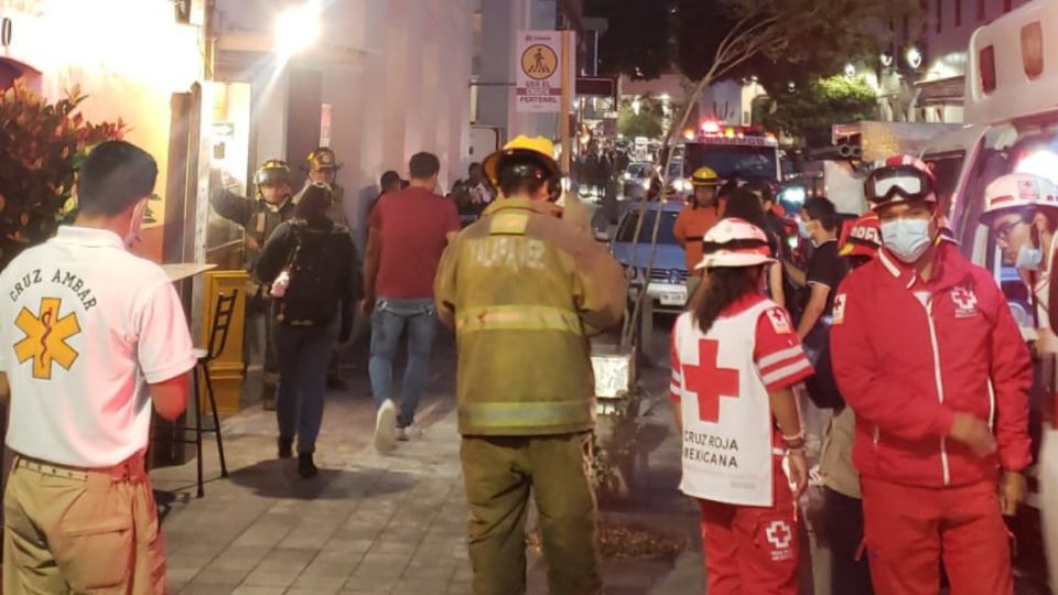 Bomberos se desplegaron en la zona centro de Xalapa.