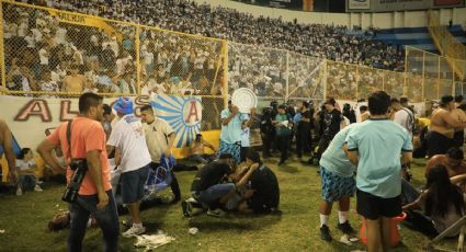 Estampida deja 12 muertos y más de 100 heridos en estadio de futbol en El Salvador