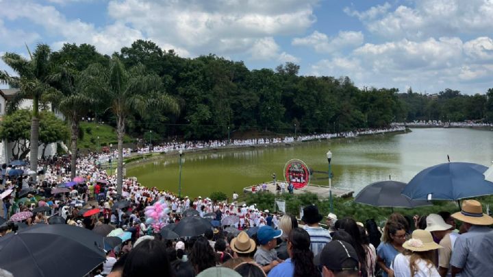 Video: Miles de jarochos bailan en Los Lagos de Xalapa para el Récord La Bamba 2023