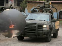 Se incendia camioneta del Ejército en Las Choapas, Veracruz