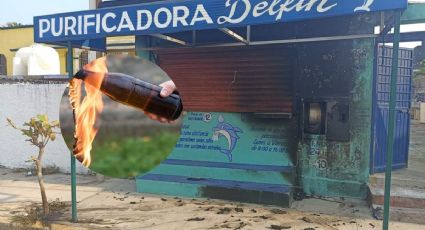 Lanzan bombas molotov contra purificadora de agua en Coatzacoalcos