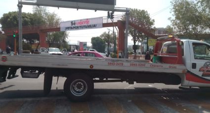 Taxistas y grulleros realizan bloqueo en Tlalnepantla por problema en Cuautitlán Izcalli