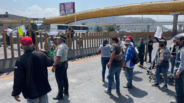 VIDEO: Caos en la México-Puebla por bloqueo de vecinos de Valle de Chalco