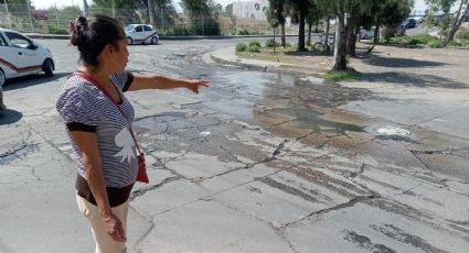Vecinos viven con fuga de aguas negras afuera de su casa en Ecatepec