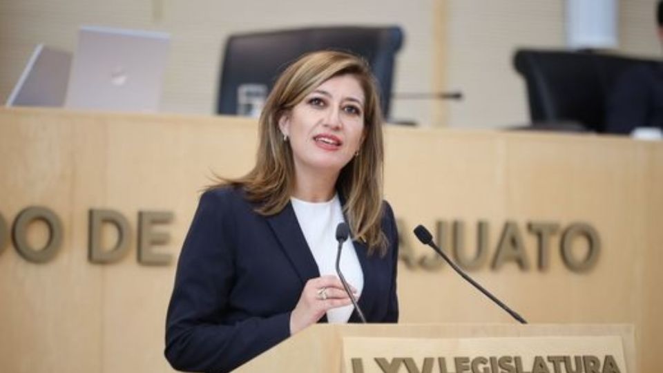 Cristina Márquez fue la encargada de presentar la iniciativa de la creación de una Fiscalía especializada en investigación de delitos en contra de las mujeres.