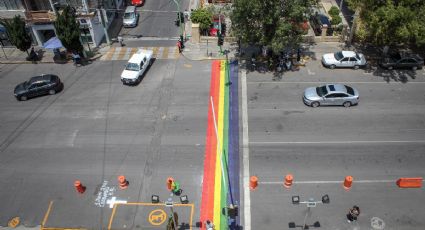 Pintan con la bandera LGBT+ pasos peatonales en Pachuca