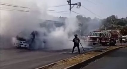 Se incendia combi con pasajeros en Nicolás Romero; afecta circulación hacia Atizapán de Zaragoza