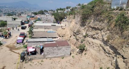 "Mejor agarro aquí, aunque sea un pedacito": vecinos afectados por derrumbe en Chimalhuacán