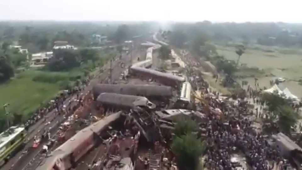 288 muertos, el peor accidente ferroviario en India en lo que va del siglo
