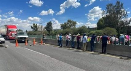 Por invasión de tierras vecinos de Jaltenco bloquean el Circuito Exterior Mexiquense