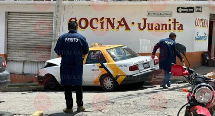 Muere taxista tras chocar contra poste de luz en Pachuca