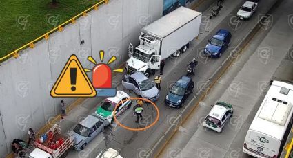 Fuerte carambola sobre distribuidor de Araucarias en Xalapa; 7 carros involucrados