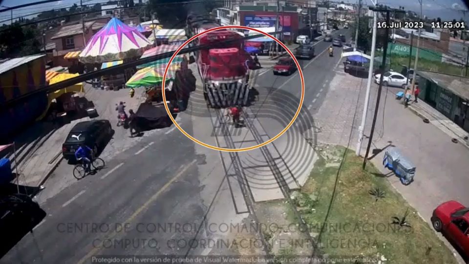 En el municipio de Papalotla, Tlaxcala, un joven intentó ganarle el paso a un tren, sin embargo, terminó embestido