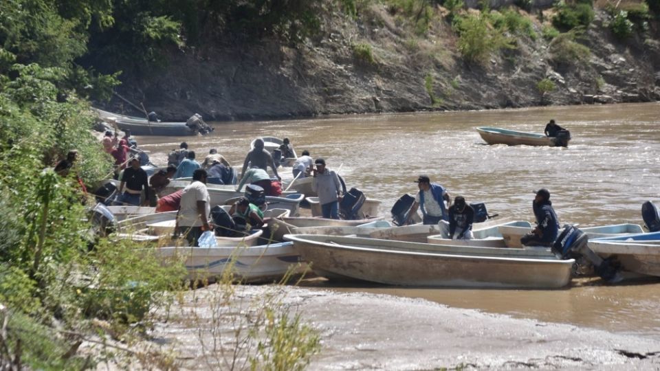 Algunas versiones señalan que La familia Michoacana habría advertido a los pescadores que no rebasaran la Barranca del Cangrejo, era el límite impuesto a los moradores de Mezcala