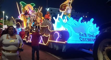 Itzel y “El Cremas” prenden el segundo desfile del Carnaval de Veracruz