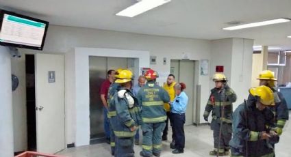 Otra vez falla elevador de IMSS: rescatan a 3 personas en hospital de Guadalajara