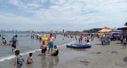 Lluvia da tregua a turistas que visitaron la playa Villa del Mar en Veracruz