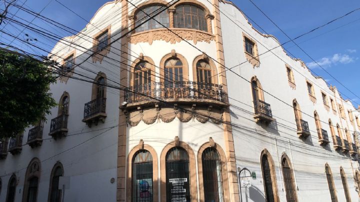 La misteriosa mansión de León: El edificio España