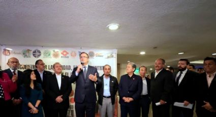 Marcelo Ebrard se arropa con líderes sindicales de la UNAM, Metro, IMSS y Telmex