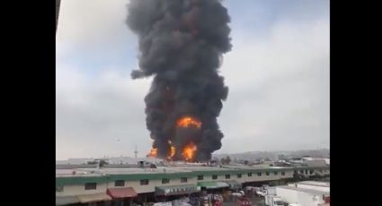 VIDEO: Incendio consume fábrica de químicos en Chicoloapan, Estado de México