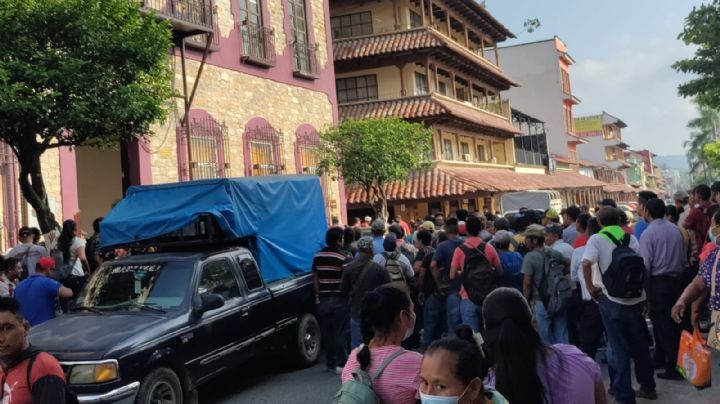 Con bloqueo en la carretera México-Tampico exigen pavimentación de carretera