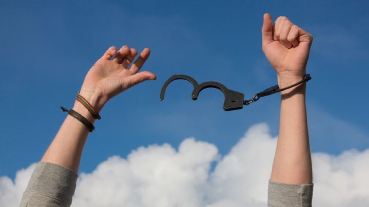 Salir de prisión no es sinónimo de recuperar la libertad