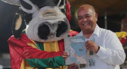 Aún con llamados de atención, Eric Cisneros firmará libros en Playa Vicente