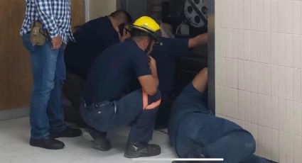 Por falla, elevador deja atrapados a 7 personas en clínica del IMSS