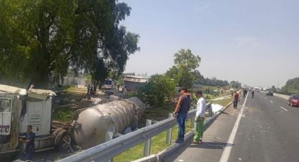 Accidente en Circuito Exterior Mexiquense deja varados a automovilistas