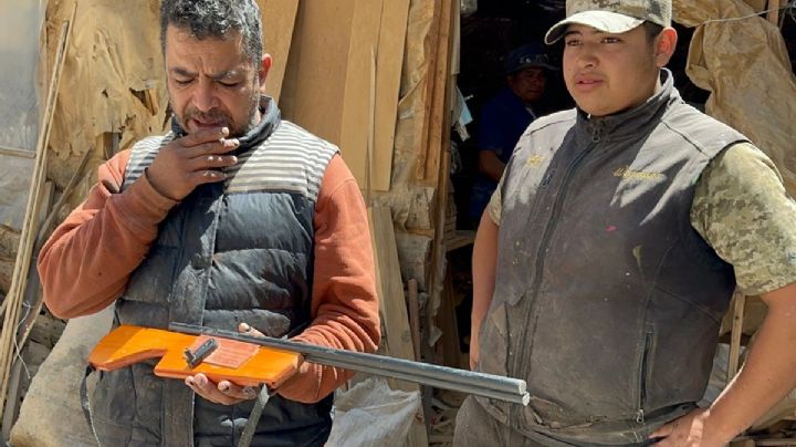 Los rifles de madera para el 15 de septiembre se venden hasta en EU | VIDEOS