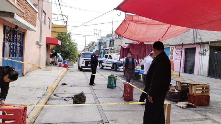 Dejan feto en tianguis del Edomex