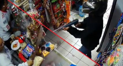 VIDEO | Machete en mano, corretean a asaltante de tienda en León