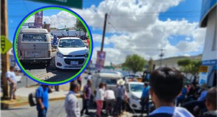 Combi choca contra auto y luego atropella a peatones en avenida Madero, Pachuca