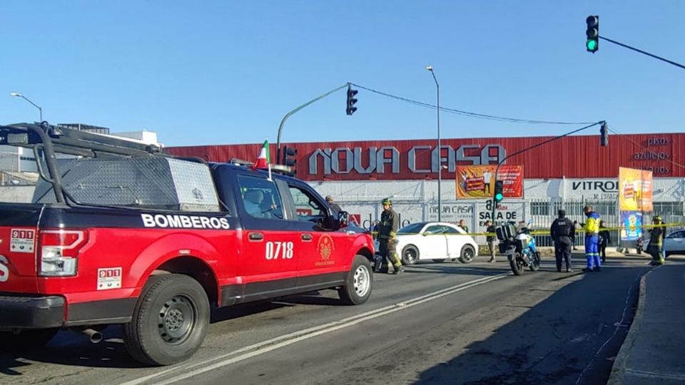 Los elementos de seguridad detectaron a dos el sujetos armados que habrían disparo un arma de fuego contra el conductor; los detenidos portaban un radio de comunicación.