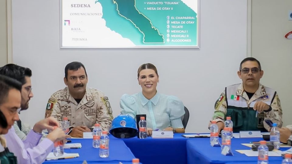 En conjunto con representantes civiles y militares, la gobernadora refrendó el compromiso del gobierno de Baja California de colaborar con las autoridades federales para agilizar la ejecución de los proyectos