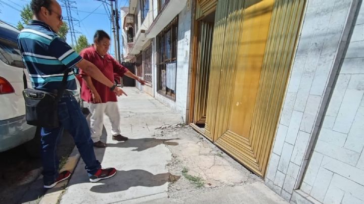 “Ya se hunde la casa”: vecinos del Coyol que viven frente a calle en hundimiento