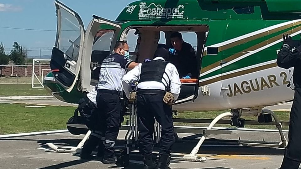 Se queman con alcohol madre e hijo en Edomex; los trasladan de urgencia en helicóptero a CDMX