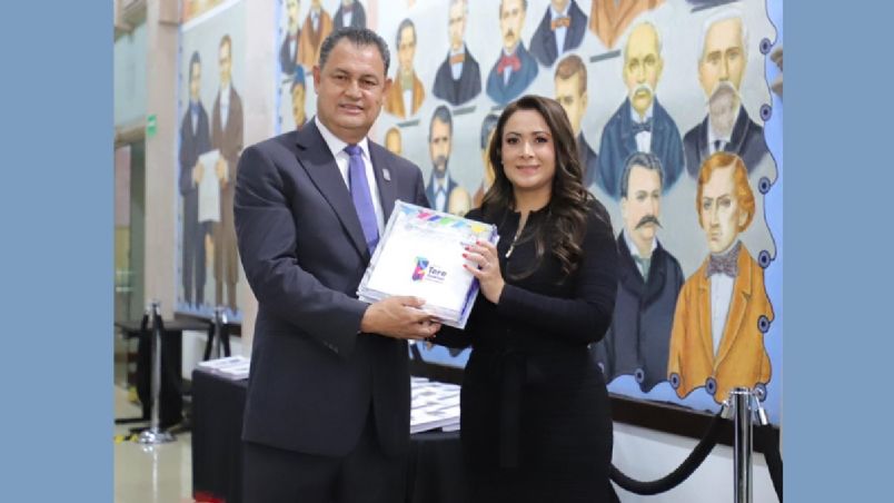 La gobernadora de Aguascalientes, Tere Jiménez entregó su primer informe de Gobierno al Congreso del estado