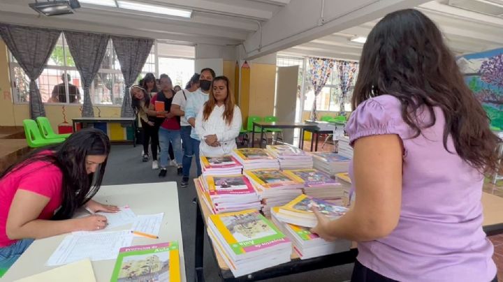 Alumnos del Edomex estrenan libros de texto