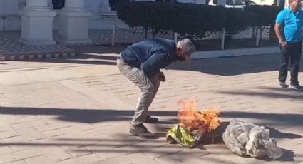 No le pagan su pensión y se prende fuego frente al Palacio Municipal de Huatabampo