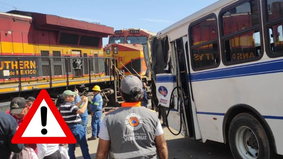 Tren se impacta contra autobús de pasajeros en colonia de Xalapa, Veracruz