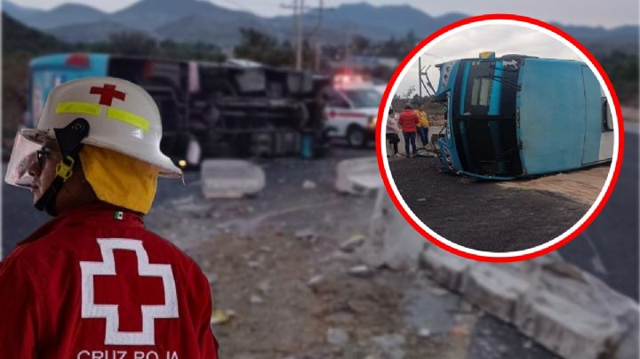 Trágico domingo en Hidalgo: microbús vuelca con pasajeros a bordo; heroína ayuda a lesionados | FOTOS