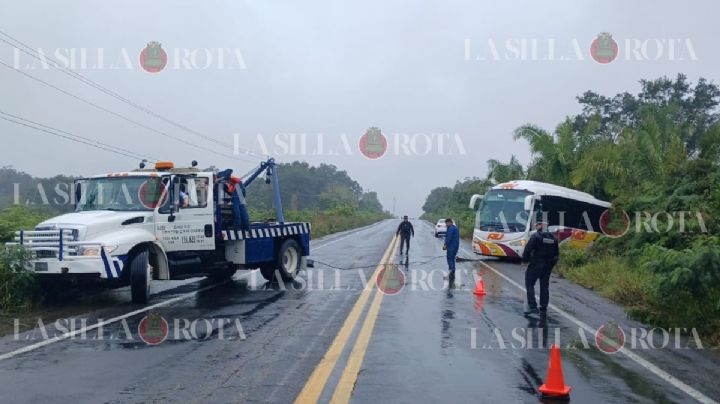 Autobús se sale del camino en Gutiérrez Zamora; no hay lesionados